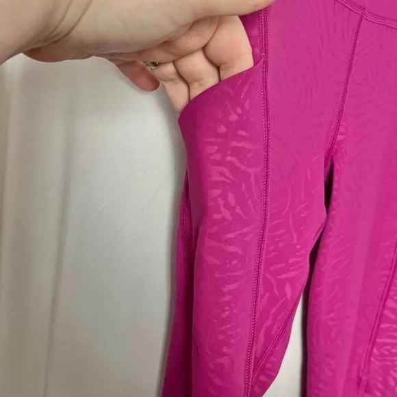 Athleta Fuchsia Ultimate Stash Pocket Printed Capri Size XS - Picture 4 of 9